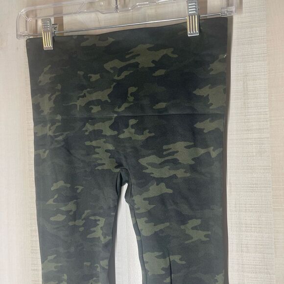 Spanx black green camouflage leggings, size medium - Picture 11 of 15